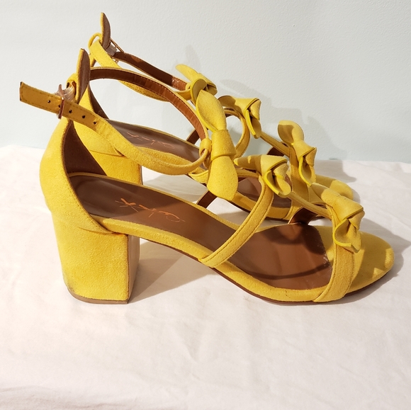 Yellow Sandals - Picture 2 of 4